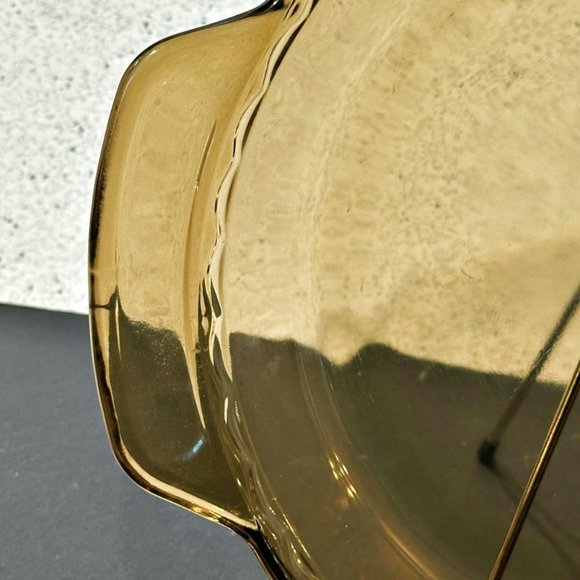 Smokey Brown 9" Glass Pie Pan Deep Dish Scalloped Edge Handles Vintage Lovenware - Picture 3 of 6